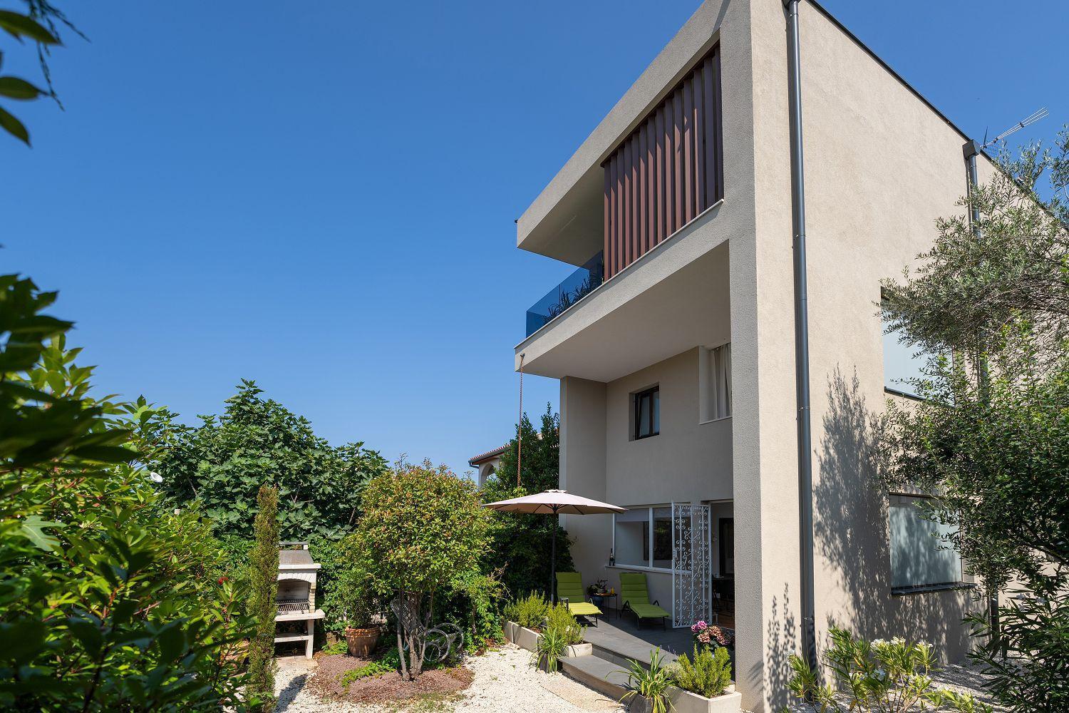 Exquisites Mit Privatem Garten, Liegen, Kinderstuhl, Waschmaschine - Nur 700 Meter Zum Poreč