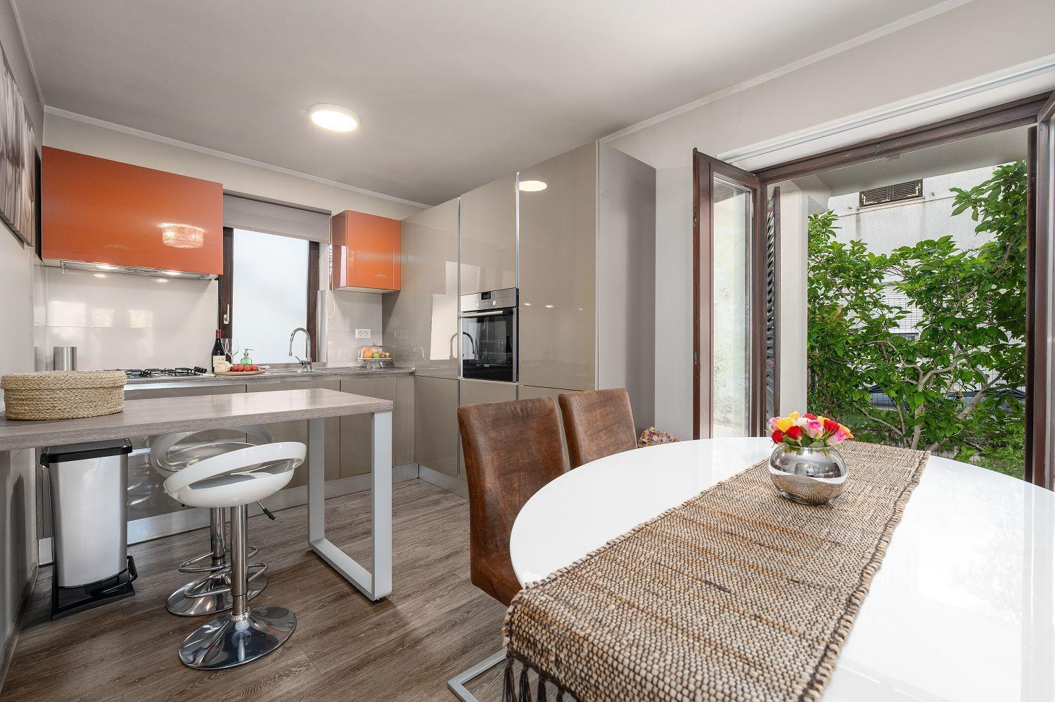 Exquisites Mit Privatem Garten, Liegen, Kinderstuhl, Waschmaschine - Nur 700 Meter Zum Poreč