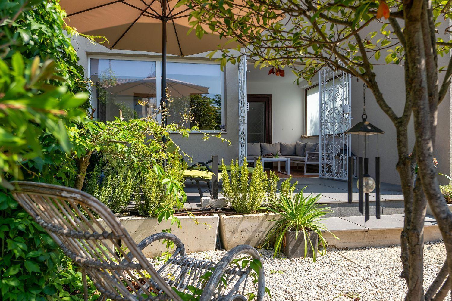 Exquisites Mit Privatem Garten, Liegen, Kinderstuhl, Waschmaschine - Nur 700 Meter Zum *